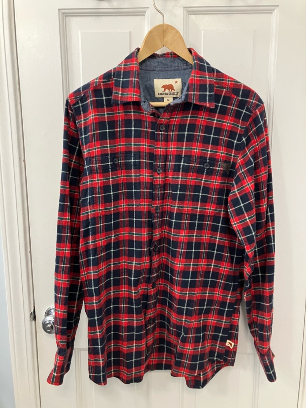 Dakota Grizzly red and navy Men's Plaid Flannel button up Shirt size Medium